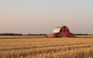 Rural farmland with red barn, gateway to Jewish farmers dating community on MuchDating