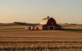 American farmland landscape with red barn, gateway to all niche farmers dating communities on MuchDating